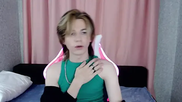 evan_reinhart — sexy suck my finger
