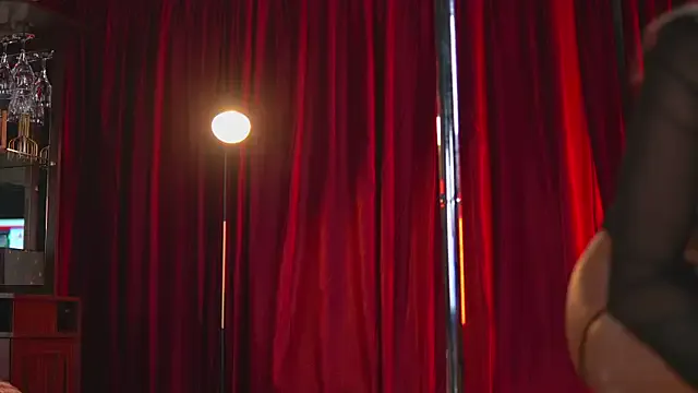 Evelyn_Evyyy — Get me naked and start the party