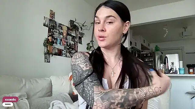 ezuswalks — thong tease! 