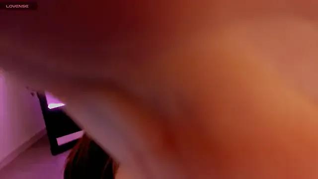 StripChat FameyBlum is Freechat FameyBlum — I need costumes, images for the show