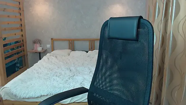 FlorenceDays — topless 5 min