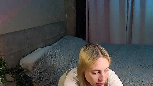 foxy_vivi — Gently suck finger