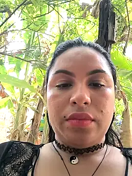 Francesca_ferrari — Play dildo in the yard