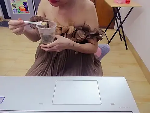 Funnygirl_9x — spanks ass x 5