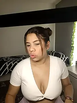 GabyMontenegro — show tits