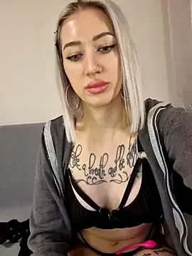 Gina-Lumara —   Dildofuck, Naked, last tip 2 Videos