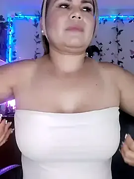 Gisele_01 —  a big jet in his face