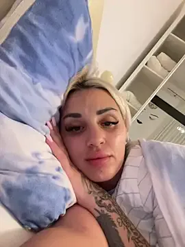 Giullyaxx — Freechat on StripChat