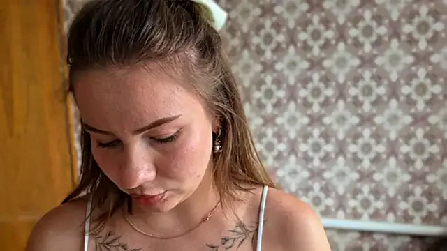 Glossy_Kissa — take off my top :)