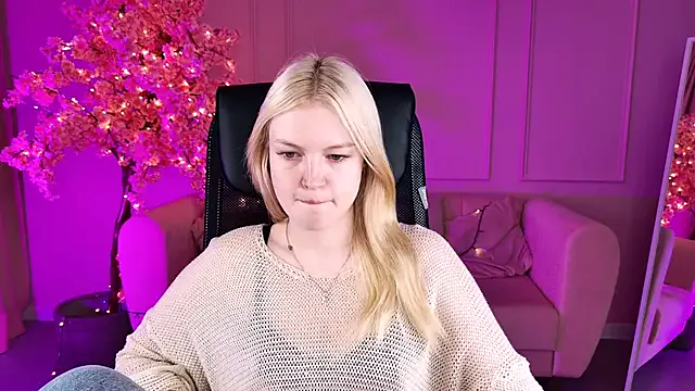 GraceGlamour — Kiss shoulders sensual