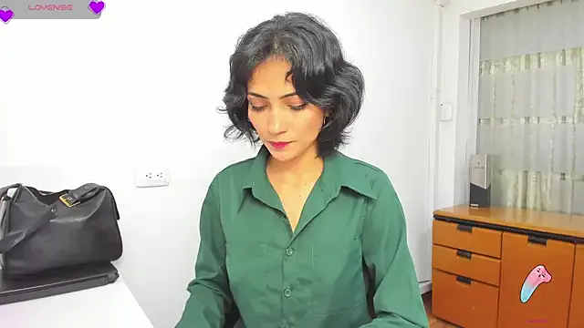 Hannaaaa__ — naked total + oil in the office