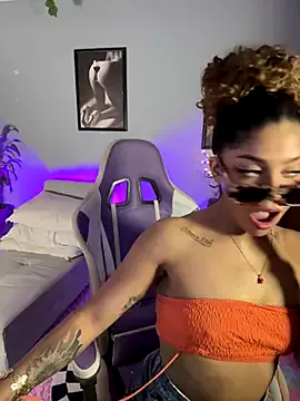 hannachris- — 1 PLUG IN MY DELICIOUS ASS