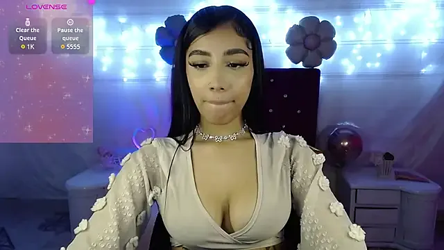 HANNALOUSEGIRL — Flash tits 
