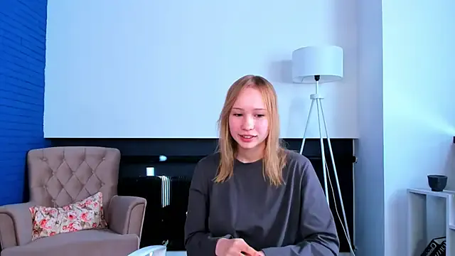 HayleyBessent — air kiss u