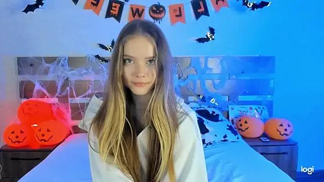 StripChat HazelMorris is Freechat HazelMorris — blow kiss and wink