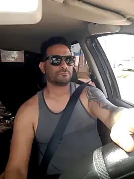 hecwil8 — Show de masturbacion en el taller mecni