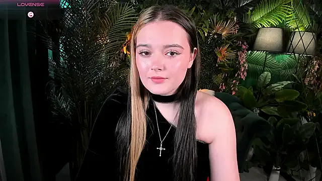 HeyMary — to suck your fingers looking at you
