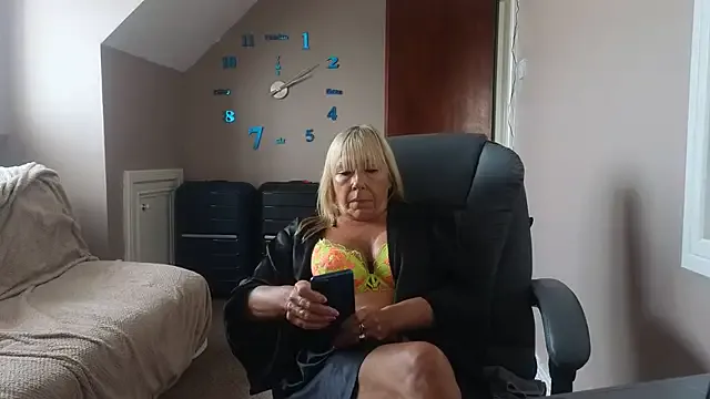 hollyjanesmith — Get tits out