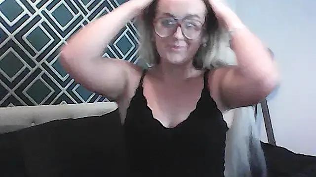 HollySmith00 — Freechat on StripChat