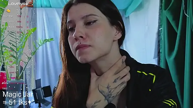 HoneyLem0n — look at under boobies (without show nipp