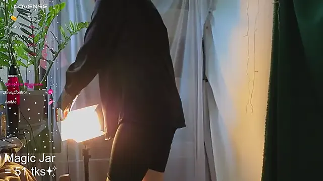 HoneyLem0n — look at under boobies (without show nipp