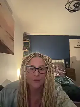 Horny_hippy_gurl — Oil tit play