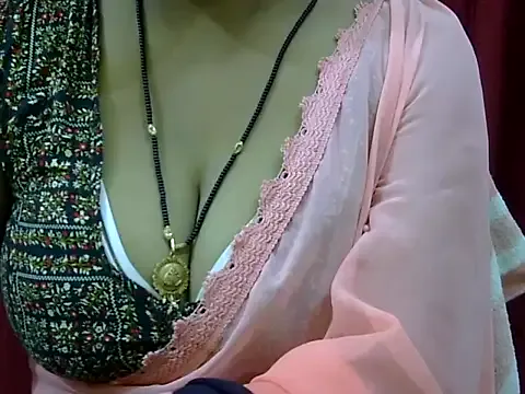 HOT-SEEMAA — kiss