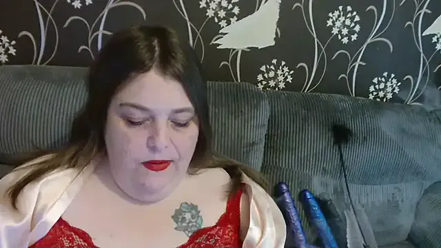 HousewifeMilf_Courtney — SPOIL ME! Every 50tkns tipped get a vid