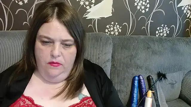 StripChat HousewifeMilf_Courtney is Freechat HousewifeMilf_Courtney — robe, knickers, bra off.  Total flash