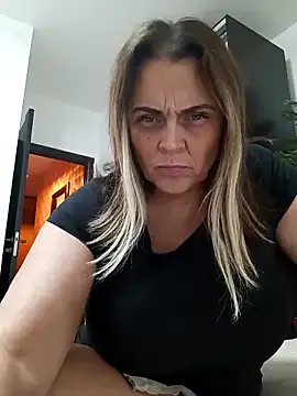 hugebobbs — Suck my nippls