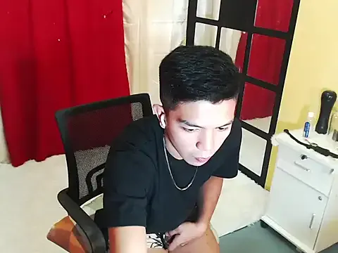 Hunky_paul — BADLY NEED A MOUTH AND ASS TO FUCK