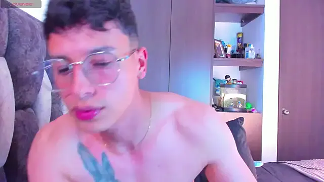 I_Gabriel — finger in my ass