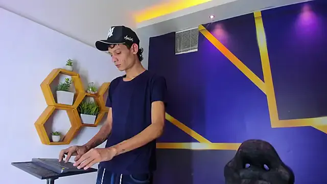 imperial_boys — fucks a very hot guy