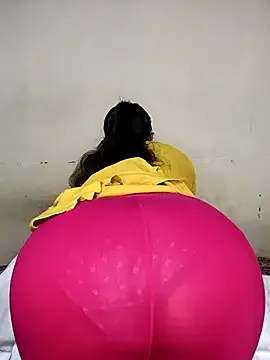 Indian_Pooja007 — Pussy fingering in public