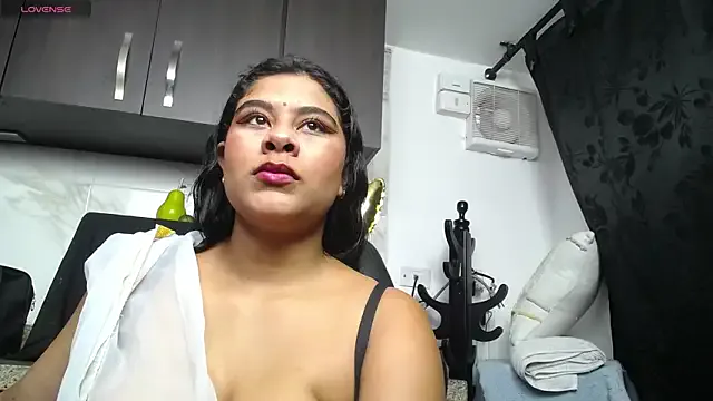 iniyalaboni — Freechat on StripChat