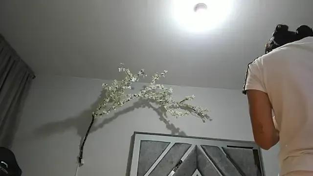 Isa_Rouse__ — Move panty aside+rub my weet pussy