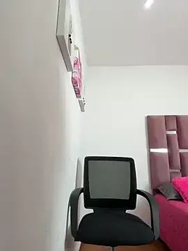 isa_rousse01 — whips in doggy position