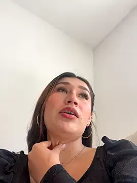 Isa_Villamarin — Sample under your dress