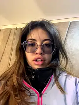 Isabela_Colins — DILDO IN DOGGYSTYLE