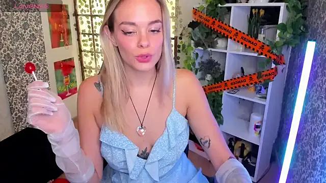 Isabella_Lure — lick my fingers+look at you