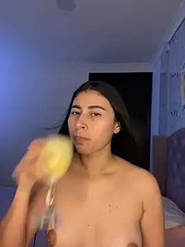 Isabella_Montoya — FINGER IN PUSSY & RUB CLIT 