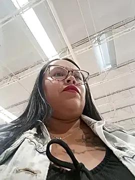 Italia_12 — Finger in the pussy + clamp un tits