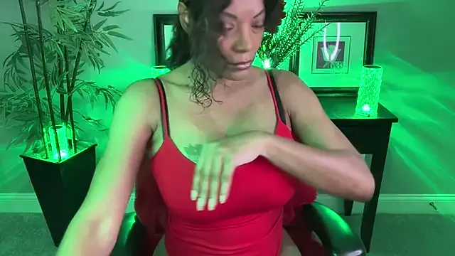 ItsNikki — Topless Oil Tease with JOI