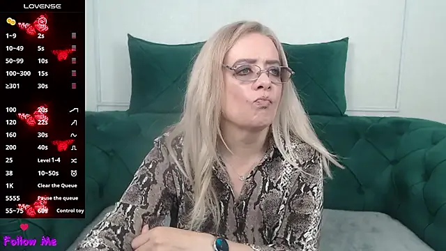 IvanaCharm —  Cumshow with domi and dildo