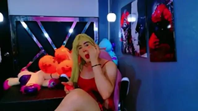 Jennfer_Winson — Zoom to the outfit + soft play 