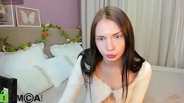 Jennie_Hunter — hands in top and tease