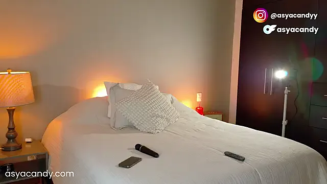 jessikablond007 — Boob play close-up 