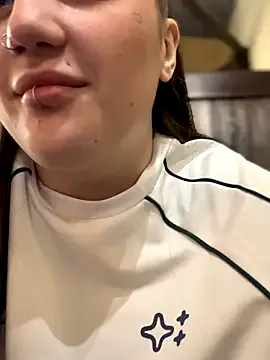 JessiMur — play with bare tits on the bus