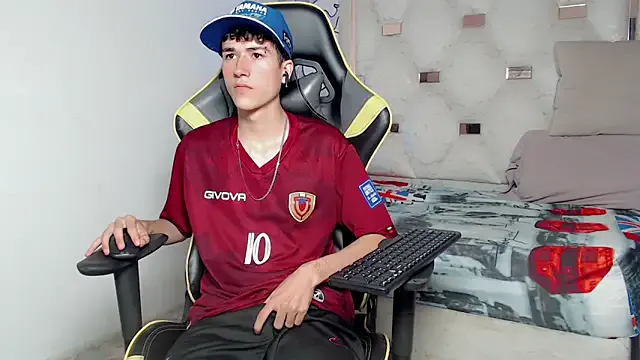 johnny_cagee — show cum in public