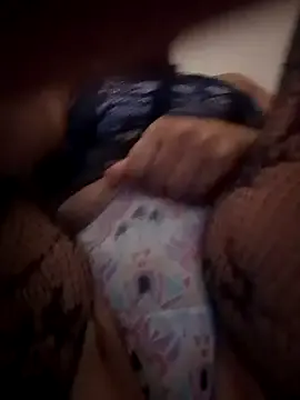 Jolielatina — Finger pussy under thong